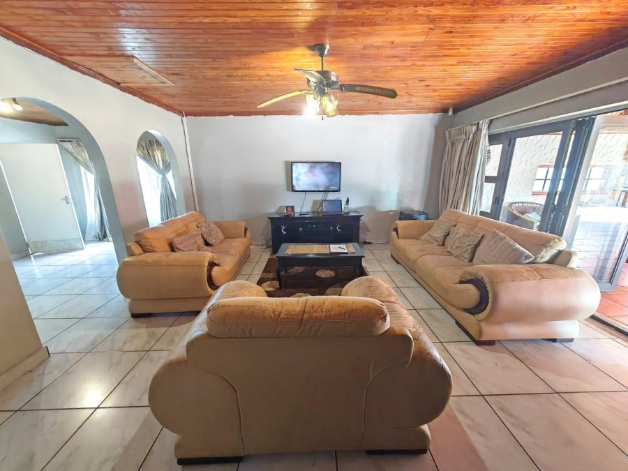 5 Bedroom Property for Sale in Pellissier Free State